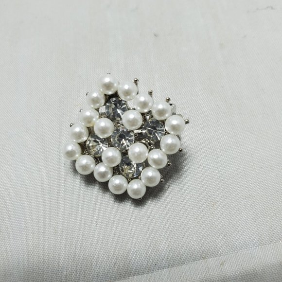 Ali Khan bridal pearl rhinestone clip earring with gift box - Picture 4 of 4